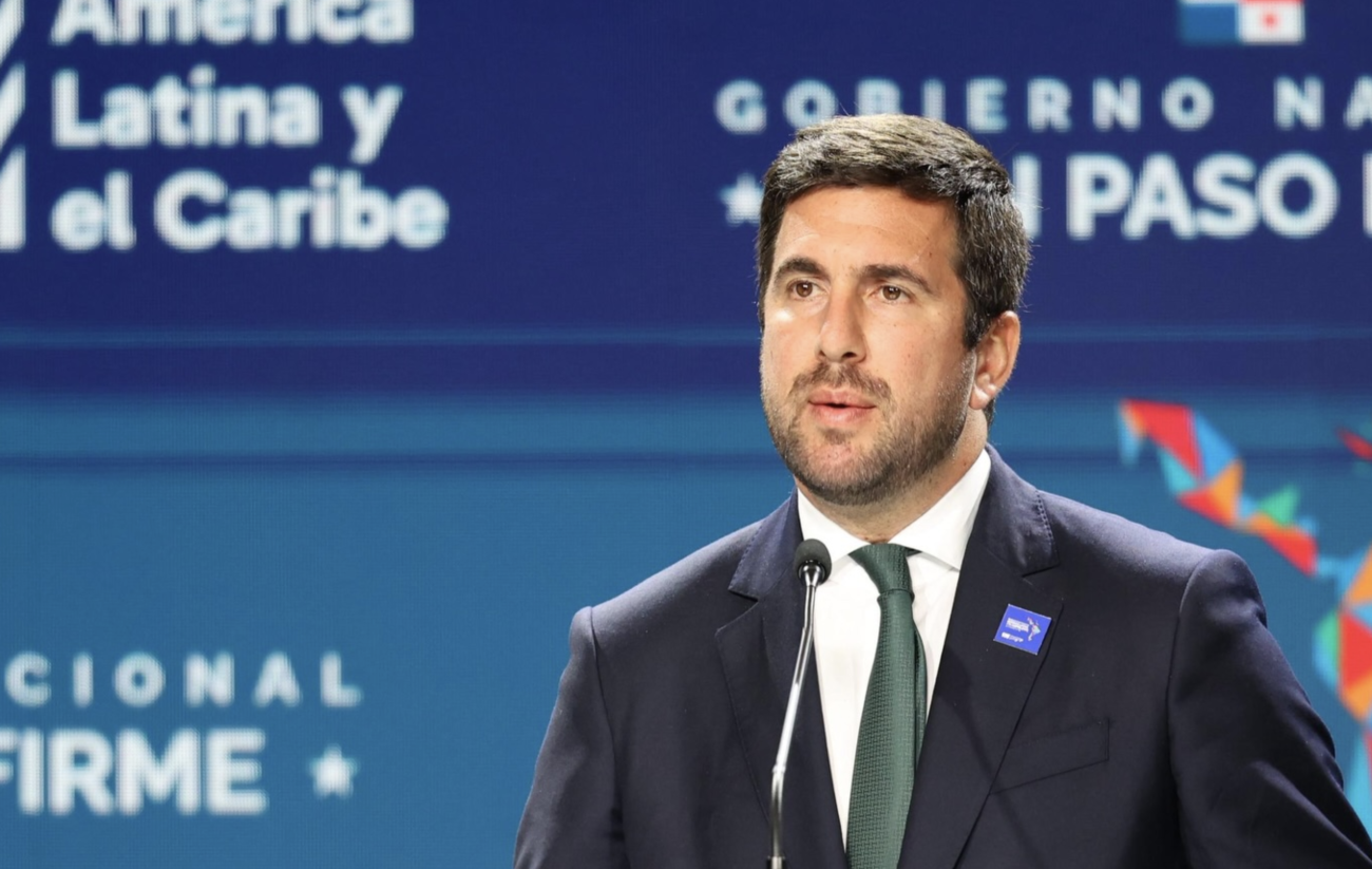 Enrique Riquelme durante una intervención pública en un acto empresarial mientras su nombre gana fuerza alrededor de las elecciones del Real Madrid