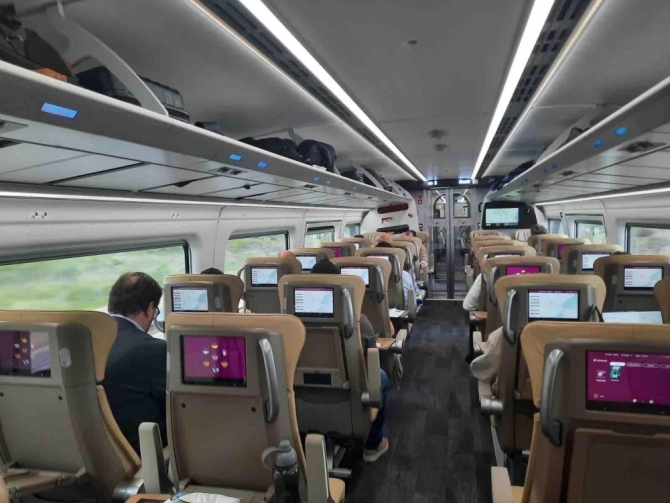 Interior del AVE S-106