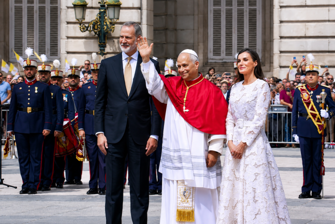 Los Reyes Felipe VI y Letizia han recibido al Papa en el Palacio Real Los Reyes Felipe VI y Letizia han recibido al Papa en el Palacio Real