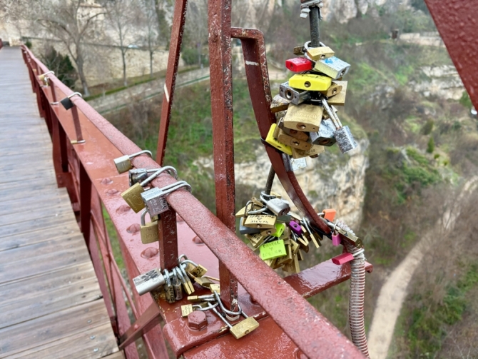 Candados en el Puente de San Pablo, en Cuenca