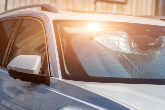 ¿Por qué debes esperar antes de subir al coche en verano?