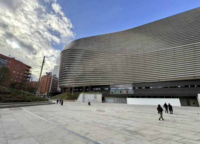 Fachada este del estadio, donde se ubicará el Bernabéu Market