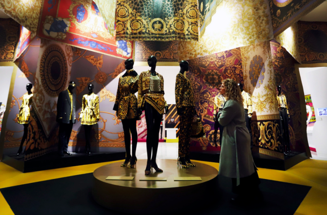 La magia de Gianni Versace llega a Málaga con una exposición única