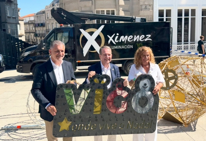 Vigo enciende la Navidad en pleno verano: comienza la instalación del alumbrado