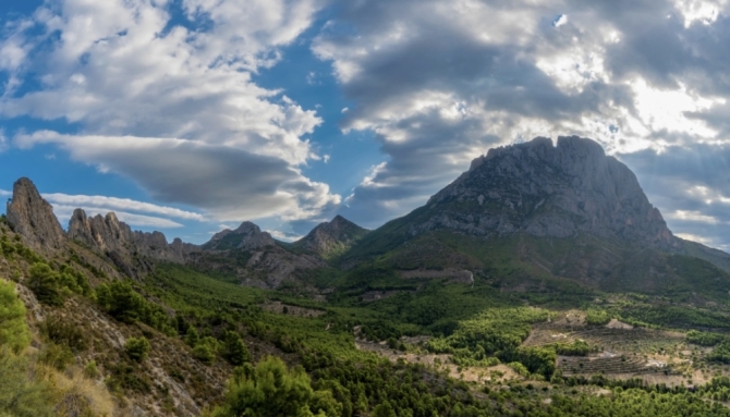 Imagen de la noticia: Puig Campana, una montaña de leyenda y tres rutas para descubrirla