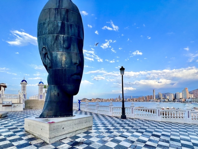 Silvia y María se despiden del Castell de Benidorm