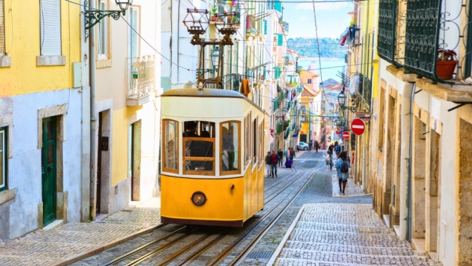 Imagen de la noticia: El accidente del funicular de Lisboa abre el debate: ¿puede pasar en España?