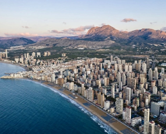 Imagen de la noticia: El coloso de Benidorm: de icono europeo a ruina viral