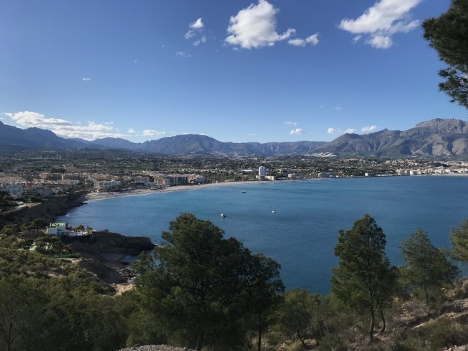 Desde el Camino al Faro del Albir se contemplan algunas de las panorámicas más espectaculares de toda la Costa Blanca. Desde el Camino al Faro del Albir se contemplan algunas de las panorámicas más espectaculares de toda la Costa Blanca.