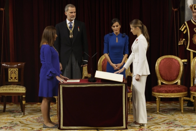 La Princesa Leonor jura la Constitución en un día que ya forma parte de la Historia de España
