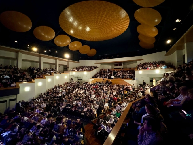 Un abarrotado auditorio José Luis Perales