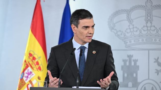 Pedro Sánchez comparece desde Moncloa en plena crisis política marcada por los casos de corrupción y las investigaciones que afectan al entorno del PSOE.