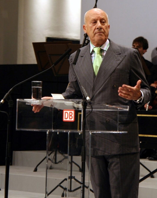 Imagen de Norman Foster. By bigbug21 - Own work, CC BY-SA 2.5, https://commons.wikimedia.org/w/index.php?curid=1364803