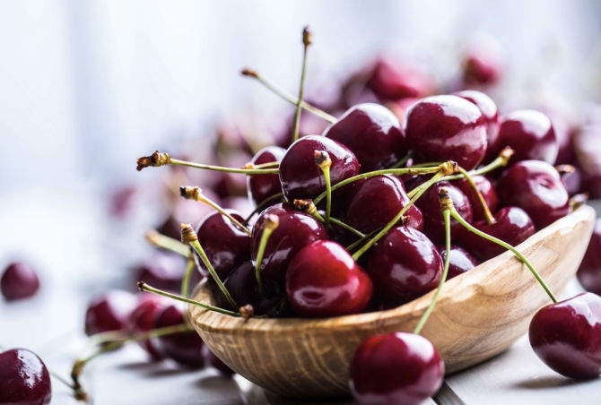 Las cerezas y otros frutos rojos contienen antioxidantes que pueden ayudar al cuerpo a combatir la inflamación tras entrenar. Las cerezas y otros frutos rojos contienen antioxidantes que pueden ayudar al cuerpo a combatir la inflamación tras entrenar.