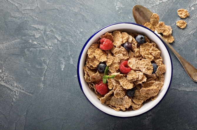 Los cereales integrales ayudan a reponer energía y aportan minerales y vitaminas importantes para la recuperación deportiva. Los cereales integrales ayudan a reponer energía y aportan minerales y vitaminas importantes para la recuperación deportiva.