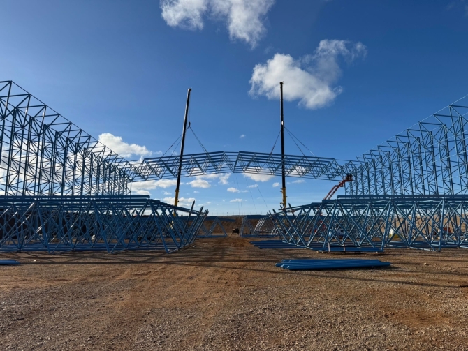 Imagen del montaje de la estructura del astropuerto. Foto: Abante Imagen del montaje de la estructura del astropuerto. Foto: Abante
