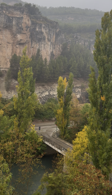 La hoz del Júcar forma uno de los paisajes más espectaculares de Cuenca, a los pies del casco antiguo declarado Patrimonio Mundial. La hoz del Júcar forma uno de los paisajes más espectaculares de Cuenca, a los pies del casco antiguo declarado Patrimonio Mundial.