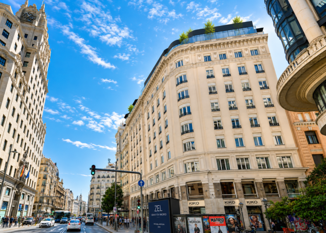 Edificio de la Gran Vía de Madrid donde se ubicará el futuro hotel Zel impulsado por Rafa Nadal y Meliá Hotels International.