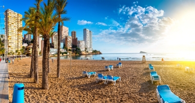 Imagen de la noticia: Benidorm recupera la Bandera Azul para dos de sus playas