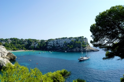 Imagen de la noticia: Descubre Menorca en moto: 48 horas en el último paraíso Mediterráneo