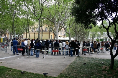 Colas para la regularización de inmigrantes en Barcelona