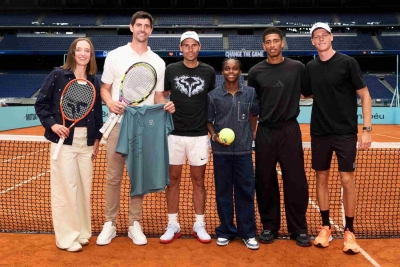 Junto a Rafa Nadal, algunas estrellas del Real Madrid en la pista de tenis del Bernabéu