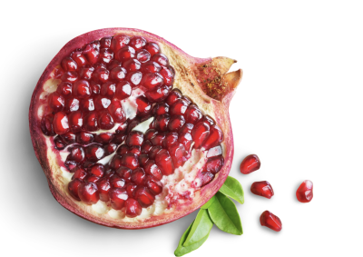 Granada fresca abierta rica en antioxidantes y vitamina C, recomendada para la salud cardiovascular