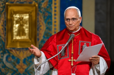 El Papa León XIV interviene en el Vaticano durante la presentación de su primera encíclica sobre inteligencia artificial y ética tecnológica.